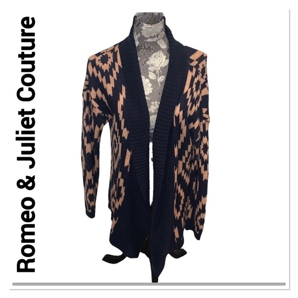 ROMEO & JULIET COUTURE Navy Aztec Printed Sweater size medium - Picture 1 of 8